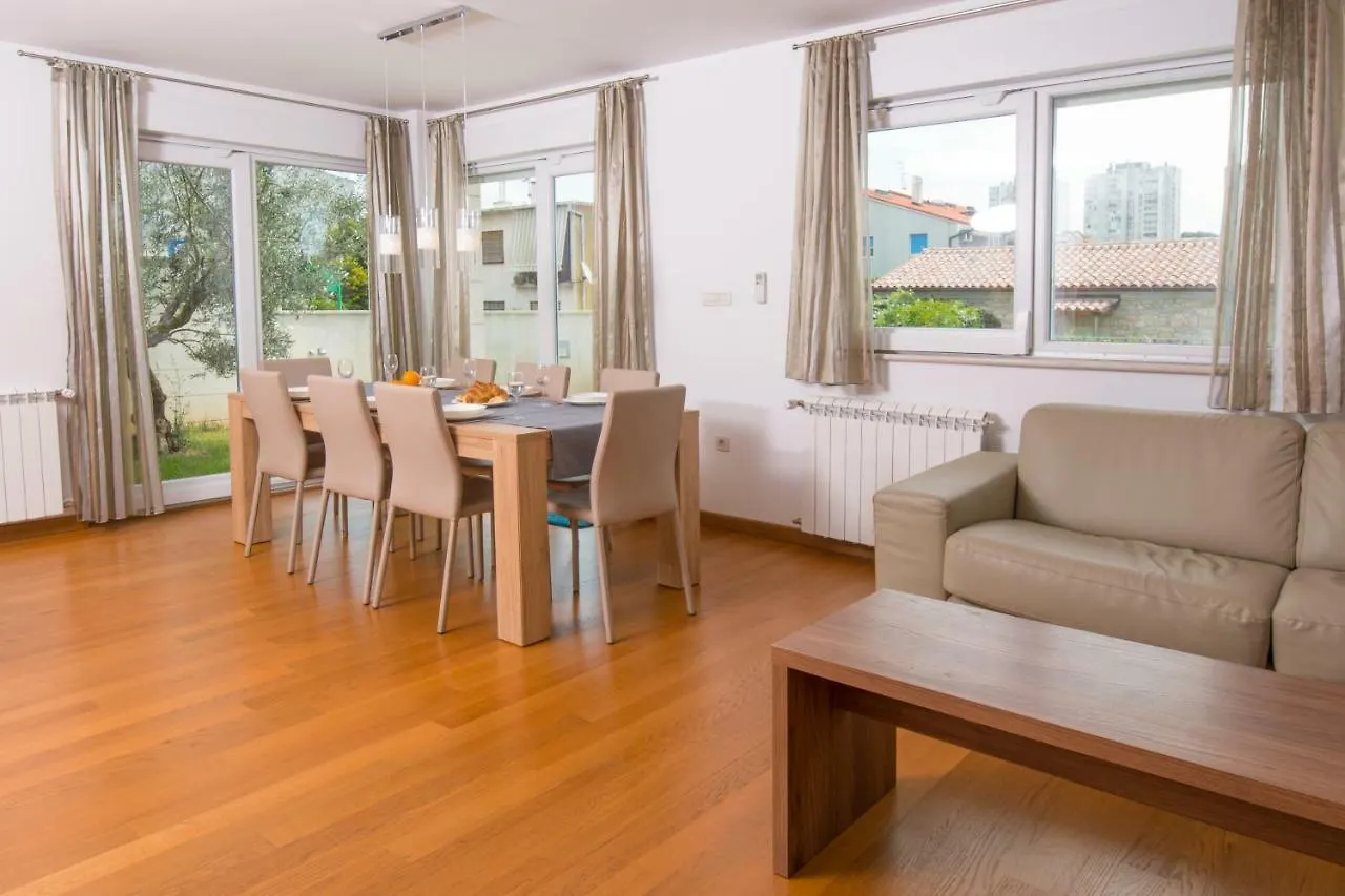 Deluxe Apartment With Private Pool - 100M From The Sea Πούλα