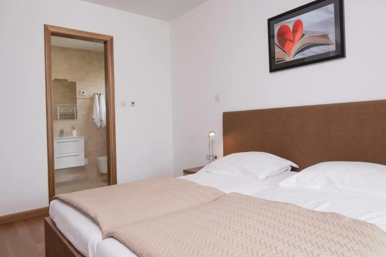 Deluxe Apartment With Private Pool - 100M From The Sea Πούλα Κροατία