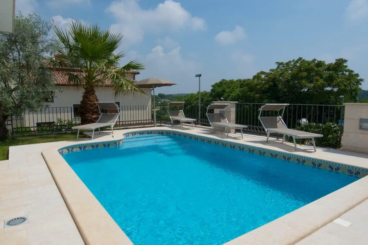 פולה Deluxe Apartment With Private Pool - 100M From The Sea