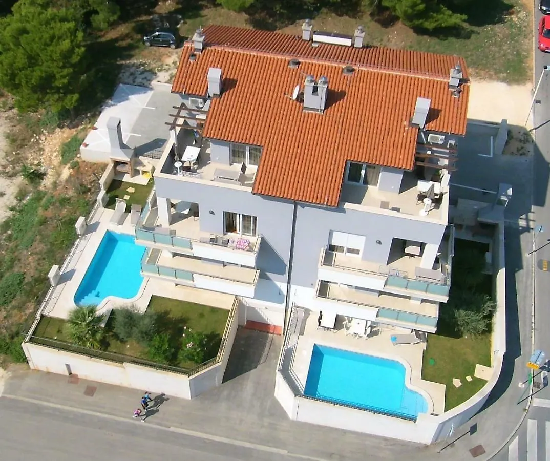 פולה Deluxe Apartment With Private Pool - 100M From The Sea