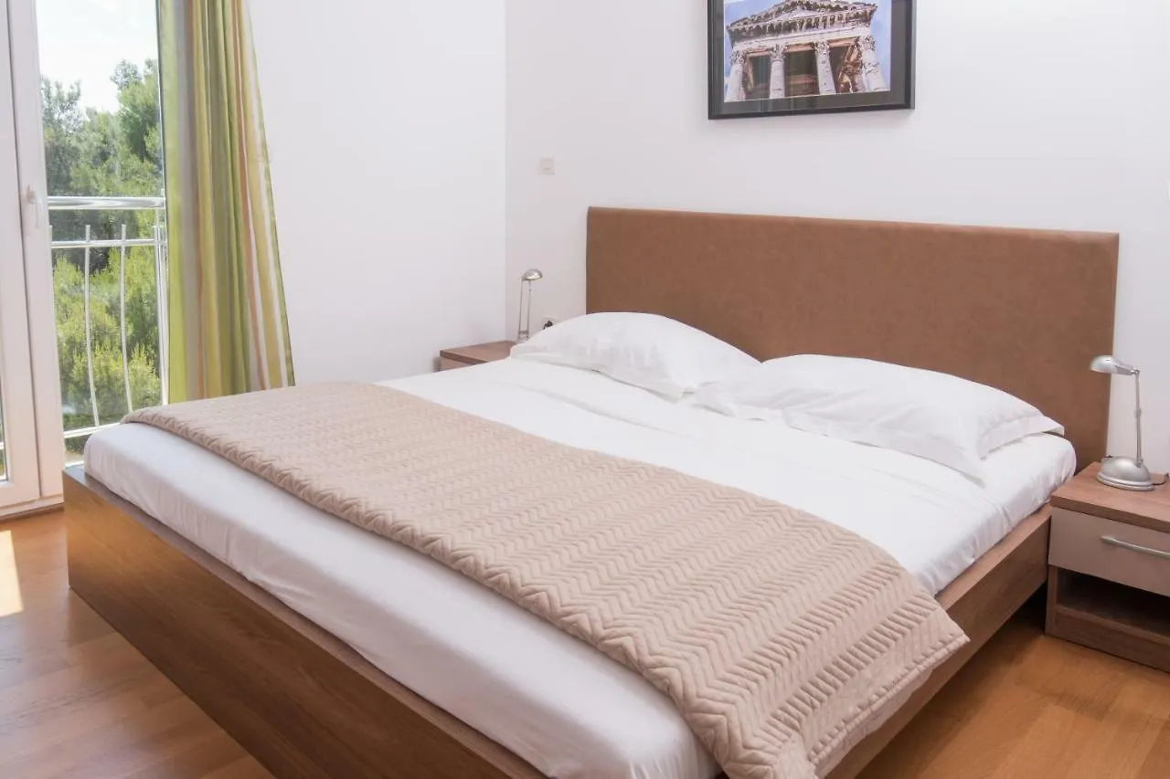 פולה Deluxe Apartment With Private Pool - 100M From The Sea 0*,  קרואטיה